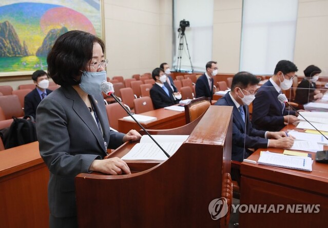 8일 국회 정무위 국감에 출석한 조성욱 공정위원장 ⓒ연합뉴스 제공