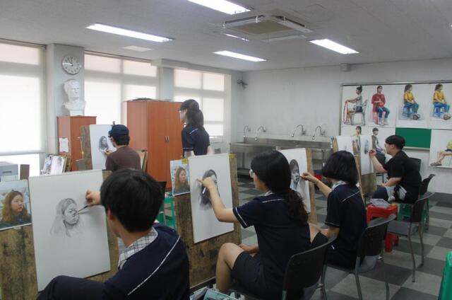 ▲ 대구시교육청(교육감 강은희)은 일반고 학생들의 흥미 적성 등을 고려한 맞춤형 교육과정 운영을 희망하는 학생 학부모의 요구를 반영해 다양한 과목을 개설·운영하는 교과특성화(중점)학교를 운영 중이다.ⓒ대구시교육청