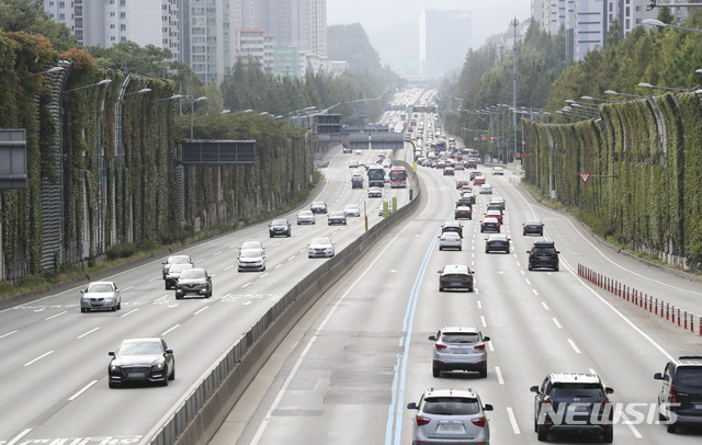 ▲ 김은혜 국민의힘 의원에 따르면, 자동차 227만대가 최근 4년여간 결함으로 인해 리콜(제작결함시정) 결정을 받았음에도 여전히 운행 중인 것으로 드러났다. ⓒㅠ시스