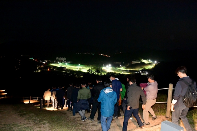 ▲ 고령군은 지난 12일 간부 공무원들을 대상으로 야외 및 야간 관광자원 탐방을 실시했다.ⓒ고령군