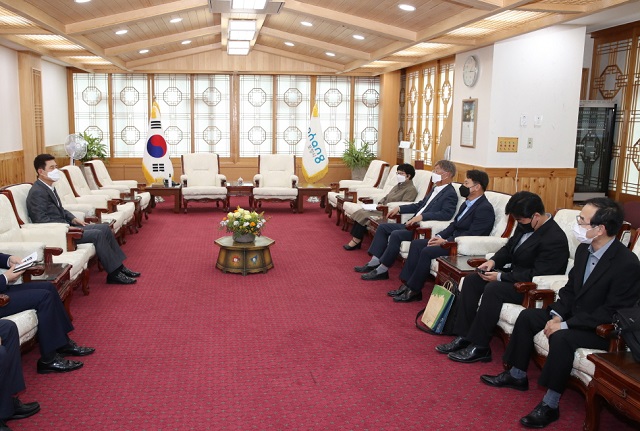 ▲ 포항지진피해구제심의위원회는  포항을 방문해 피해구제 접수현장을 점검했다.ⓒ포항시