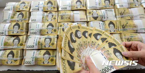 ▲ 8월말 국내은행의 원화대출 연체율이 0.38%로 집계됐다. 전월대비 0.02%p 늘었으나 비교적 양호한 수치다.ⓒ뉴시스