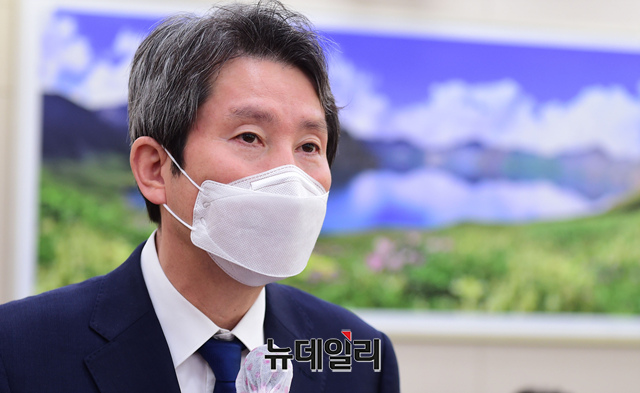 ▲ 이인영 통일부 장관이 지난 8일 오전 국회에서 열린 외교통일위원회의 통일부 등에 대한 국정감사에서 업무보고를 하고 있다. ⓒ이종현 기자