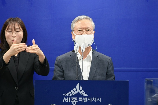 ▲ 김준식 시민감동특별위원장이 15일 시청 정음실에서 브리핑을 하고 있다.ⓒ세종시