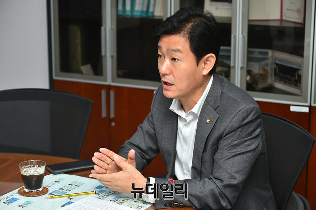 ▲ 이주환(사진) 국민의힘 의원은 21대 국회 개원 이후 태양광·풍력 등 문재인 정부의 신재생에너지 문제를 파헤치고 있다. ⓒ이종현 기자