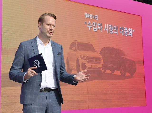 ▲ 슈테판 크랍 폭스바겐코리아 사장이 미디어 데이에 참석해 올해 성과에 대해 발표하고 있다.ⓒ폭스바겐코리아