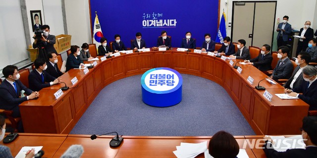 ▲ 이낙연 더불어민주당 대표가 16일 오전 서울 여의도 국회에서 열린 최고위-전국위원장 연석회의에 참석해 발언하고 있다. ⓒ뉴시스