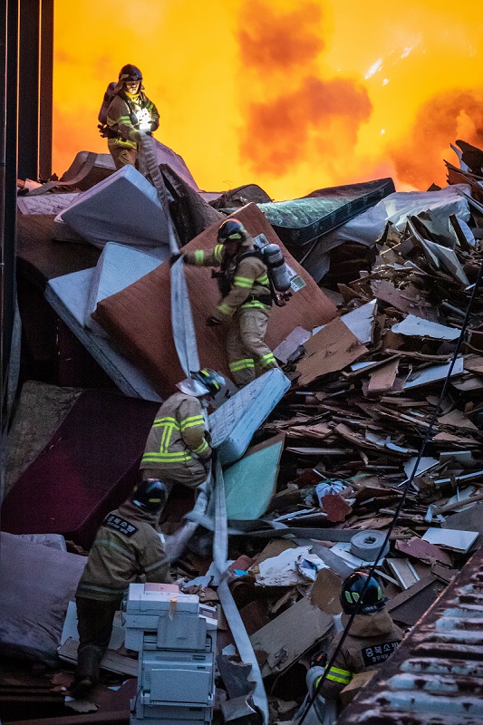 ▲ 이동규 소방장의 출품작인 ‘제4구역 소방1팀’.ⓒ진천소방서