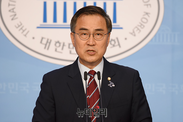 ▲ 국회 문화체육관광위원회 소속 최형두(사진) 국민의힘 의원은 15일 국정감사에서 65세 이상 한국인의 체력이 같은 연령대의 일본인보다 낮다는 문제를 제기했다. ⓒ박성원 기자