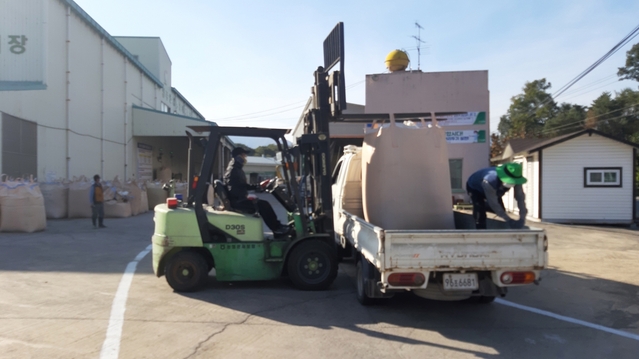 ▲ 영주시는 지난 15일부터 산물벼 매입을 시작으로 관내 19개 읍·면·동에서 연말까지 2020년산 공공비축미곡을 매입을 실시한다.ⓒ영주시