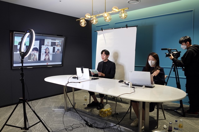 ▲ 온라인으로 진행된 공모전 시상식 현장. ⓒ한화토탈