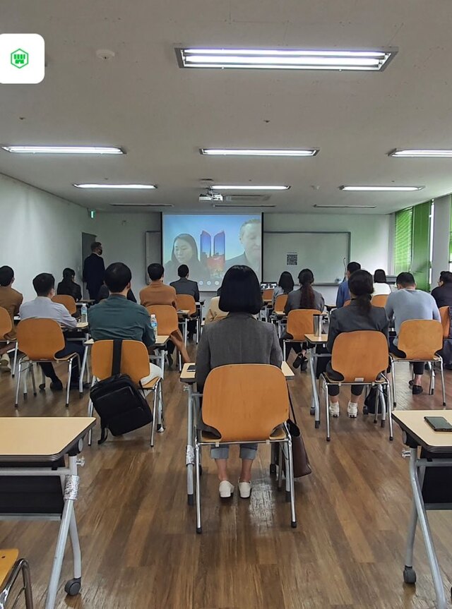 ▲ 제주드림타원 신규 직원들이 교육을 받고 있다.ⓒ롯데관광개발