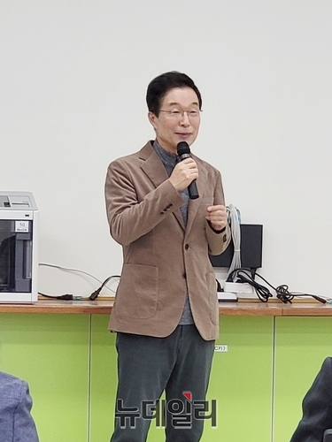 ▲ 메이커교육관은 전시체험공간과 교육공간으로 구성해 전시체험공간에서는 3차원 공간에 그림을 그리는 가상현실(VR), 자석과 쇠구슬을 이용한 롤링볼, 무인도에서 살아남기, 내 맘대로 분해하고 만들기, 샌드아트 등을 경험할 수 있다.ⓒ뉴데일리