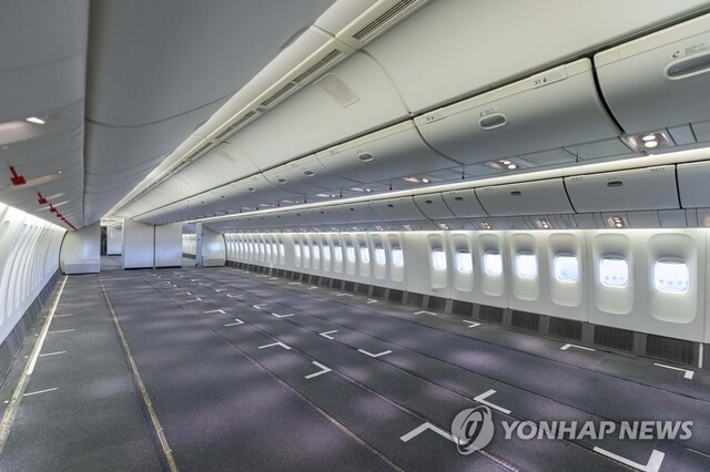 ▲ 화물 전용기로 개조한 진에어의 B777-200ER 여객기.ⓒ연합뉴스