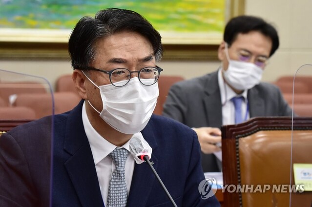 ▲ 이명호 한국예탁결제원 사장이 20일 국회 정무위원회에서 열린 국정감사에서 답변하고 있다.ⓒ연합뉴스