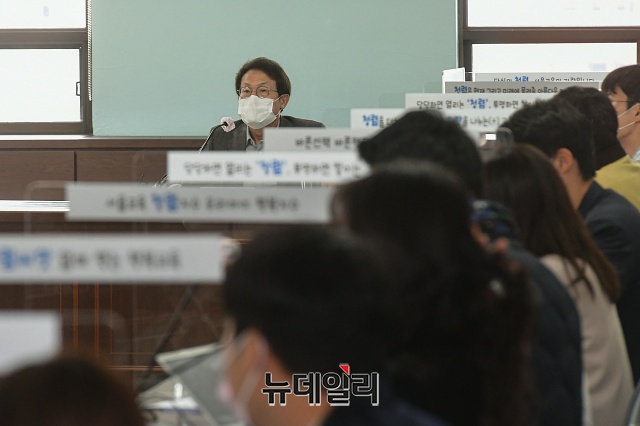 ▲ 조희연 서울시교육감은 21일 교육청 회의실에서 출입기자단 간담회를 열고, 등교 확대 지침에 따른 학사운영 현황을 공개했다. ⓒ권창회 기자