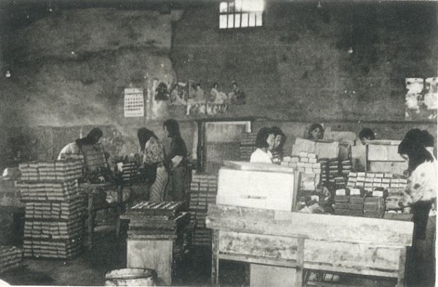 ▲ 1960년대 성광성냥공장에서 일하는 모습.ⓒ의성군