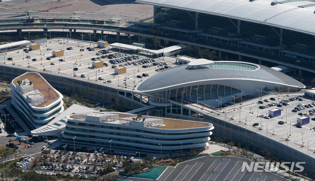 ▲ 인천국제공항공사가 기존 사업자와의 골프장 계약을 연장하지 않으면서 세금 428억원을 부담하게 됐다. 사진은 인천공항공사 전경. ⓒ뉴시스