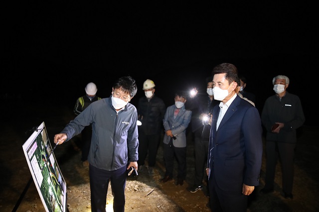 ▲ 이강덕 포항시장은 오어지 둘레길의 완전 개통을 위한 막바지 현장점검을 했다.ⓒ포항시