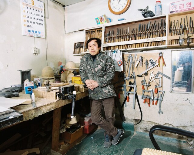 ▲ 주물 작업의 원형인 목형을 만들면서 합을 맞춰오신 주물씨의 오래된 짝꿍 목형씨 장종일 사장님.ⓒ세종문화회관