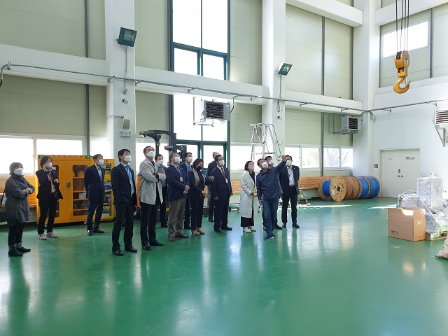 ▲ 경주시의회 서호대 의장을 비롯한 전 의원들은 연구원 시찰, 하나로 연구용원자로 시찰, 파이로프로세싱 일관공정 실험시설 시찰, SMART-ITL 시험시설 시찰했다.ⓒ경주시의회