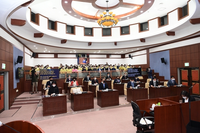 ▲ 김천시의회(의장 이우청)는 23일부터 11월 5일까지 14일간의 일정으로 제217회 임시회를 개회하고 조례안 등 안건을 처리할 계획이다.ⓒ김천시의회