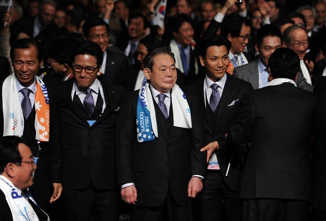 ▲ 지난 2011년 평창올림픽 유치 발표를 듣고 있는 고(故) 이건희 삼성그룹 회장. ⓒ삼성전자