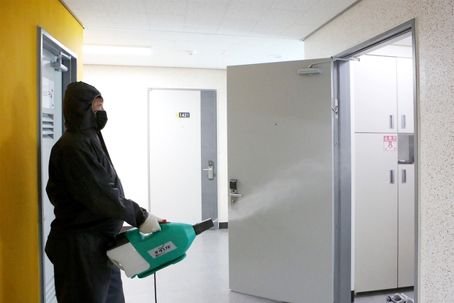 ▲ 영남이공대학교(총장 박재훈)는 최근 코로나19의 소규모 감염 여파가 지속됨에 따라 학생들의 안전 예방을 위해 코로나19 확산 방지에 총력을 기울인다.ⓒ영남이공대