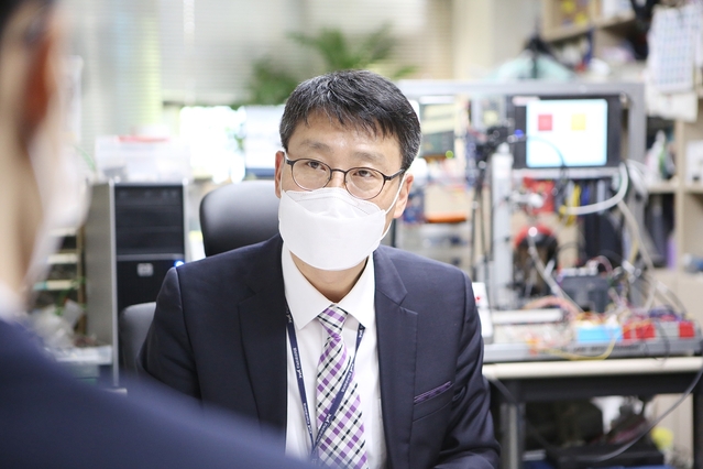 ▲ 기계계열 김우현 교수(입학처장)가 2021학년도 수시 1차 모집 면접을 진행하고 있다.ⓒ영남이공대