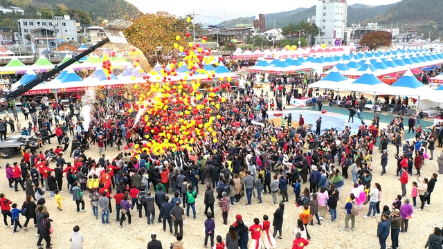 ▲ 청송군은 지난 23일 대전 ICC호텔에서 개최된 ‘제14회 피너클어워드 한국대회’에서 청송사과축제가 ‘축제유형부문 은상’을 수상했다.ⓒ청송군