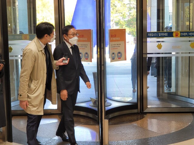 ▲ 26일 이건희 회장 빈소가 차려진 삼성서울병원 장례식장에 입장하는 김기남 삼성전자 DS부문 부회장 ⓒ조재범 기자