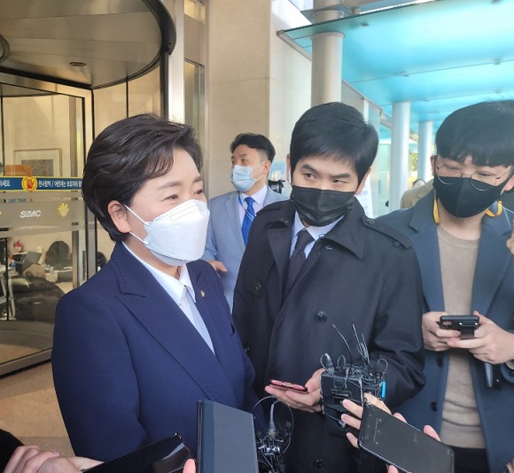 ▲ 양향자 더불어민주당 국회의원이 26일 오전 고(故) 이건희 삼성그룹 회장의 빈소가 마련된 서울 삼성병원 장례식장을 찾아 조문했다.ⓒ뉴데일리 DB