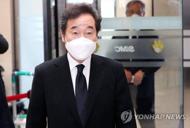 ▲ 이낙연 더불어민주당 대표가 26일 오전 서울 강남구 삼성서울병원에 마련된 고(故) 이건희 삼성그룹 회장의 빈소로 들어가고 있다.(사진공동취재단) ⓒ연합뉴스