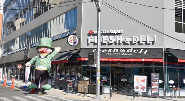 ▲ 최근 ‘롯데프레시&델리(Lotte Fresh&Deli)’로  BI를 교체한 롯데슈퍼 김해율하2점의 모습. ⓒ뉴데일리 DB