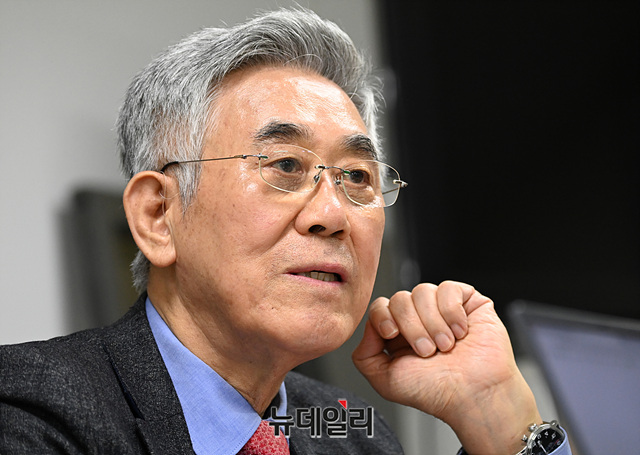 ▲ 노무현 정부에서 국가정보원 제1차장을 지냈던 염돈재 전 성균관대 국가전략대학원장이 28일 뉴데일리와 인터뷰하고 있다. ⓒ박성원 기자