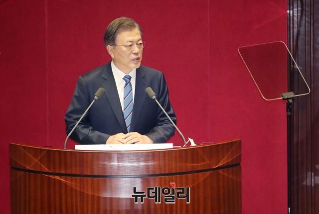 ▲ 문재인 대통령이 28일 오전 국회 본회의장에서 20201년도 예산안 시정연설을 하고 있다. ⓒ이종현 기자