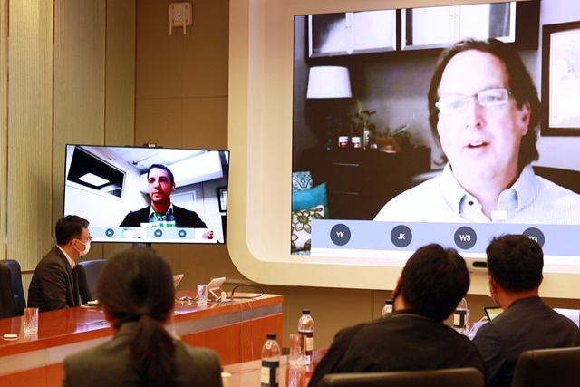 ▲ LG전자, 토론토대학교, 캐나다고등연구원 소속의 AI 전문가들이 온라인 화상회의 형식으로 진행된 AI 포럼에 참여했다. ⓒLG전자