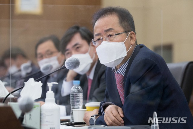 ▲ (국회사진기자단) 무소속 홍준표 의원이 지난 8일 서울 용산구 합동참모본부에서 열린 국회 국방위원회 국정감사에서 질의하고 있다. ⓒ뉴시스