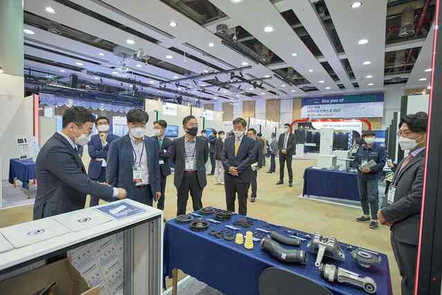 ▲ 둘째 날인 지난 30일에는 공영운 현대자동차 전략기획담당사장의 깜짝 방문으로 전시기업과 현장 참가자들을 모두 놀라게 만들었다.ⓒ대구시