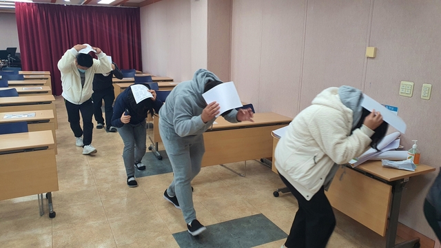 ▲ 달성군 시설관리공단(이사장 강순환)은 지난 29일 여성문화복지센터와 달성문화센터에서 재난 발생 대비 단계별 지진대피 교육 및 현장훈련을 가졌다.ⓒ달성군