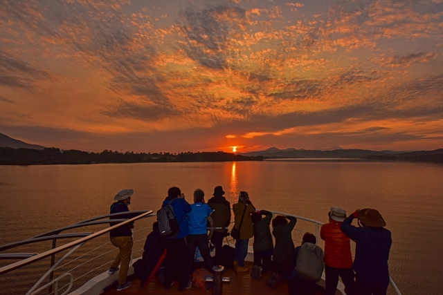 ▲ 달성군 화원읍 낙동강 변에 위치한 사문진 나루터에서 운영 중인 유람선에서 사문진의 낙동강 저녁노을을 관광하는 배편을 편성했다.ⓒ달성군
