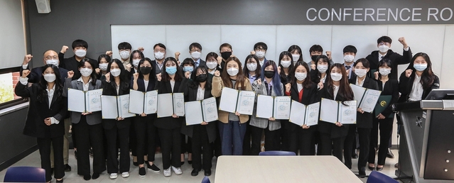 ▲ 영진전문대학교 경영회계서비스계열이 재학생들의 전공능력 향상을 도모하는 ‘2020 종합작품전’을 최근 개최하고 시상식을 가졌다.ⓒ영진전문대