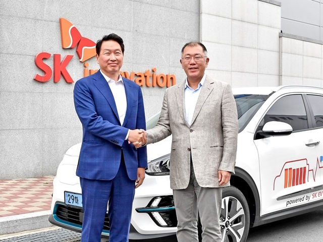 ▲ 왼쪽부터 최태원 SK그룹 회장, 정의선 현대자동차그룹 회장ⓒ현대차그룹