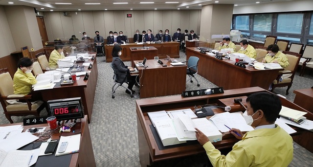 ▲ 충남도의회 10일 행정사무감사 장면.ⓒ충남도의회