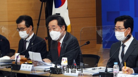 ▲ 이낙연 더불어민주당 대표가 지난 11일 충북 괴산군청에서 열린 민주당 현장 최고위원회의에서 '국회 세종 완전 이전' 추진 의사를 밝혔다.ⓒ장동열 기자