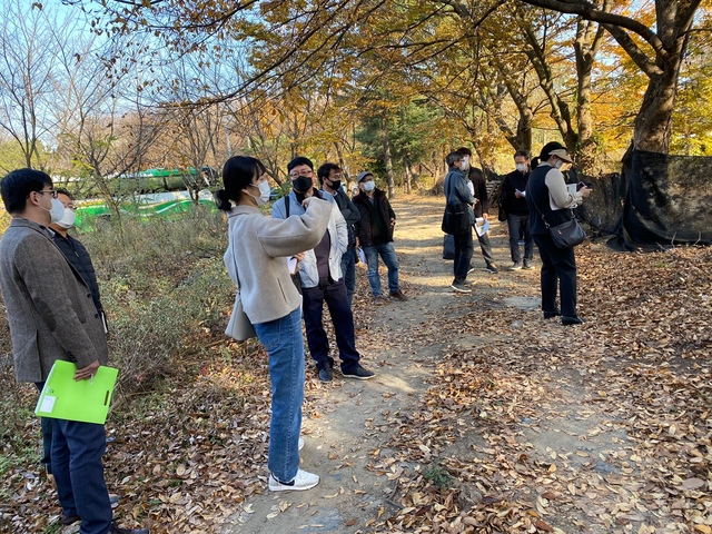 ▲ 경산시는 지난 11일 사동 678-2번지 일원에서 ‘청소년 수련관 건립 설계공모 현장설명회’를 가졌다.ⓒ경산시