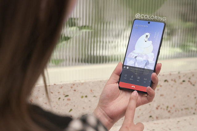 ▲ V 컬러링은 고객이 미리 설정한 영상을 본인(수신자)에게 전화를 건 상대방(발신자) 휴대전화에서 통화가 연결될 때까지 보여주는 ‘영상 컬러링’ 서비스이다.ⓒSKT