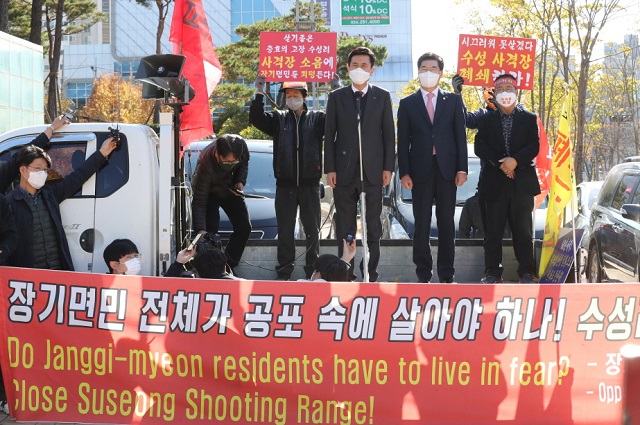 ▲ 포항 수성사격장에서 오는 16일부터 한 달간 실시 예정이던 미군 아파치헬기 사격훈련을 취소하고 향후 주민동의 없이는 사격훈련을 실시하지 않기로 했다.ⓒ포항시