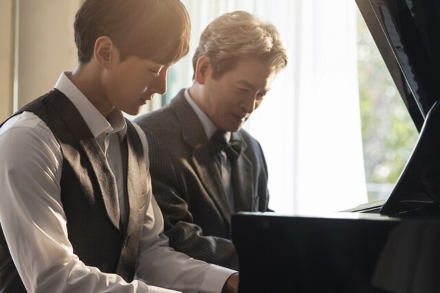 ▲ 음악극 '올드 위키드 송' 페어컷.(왼쪽부터) 최우혁, 남경읍.ⓒ나인스토리