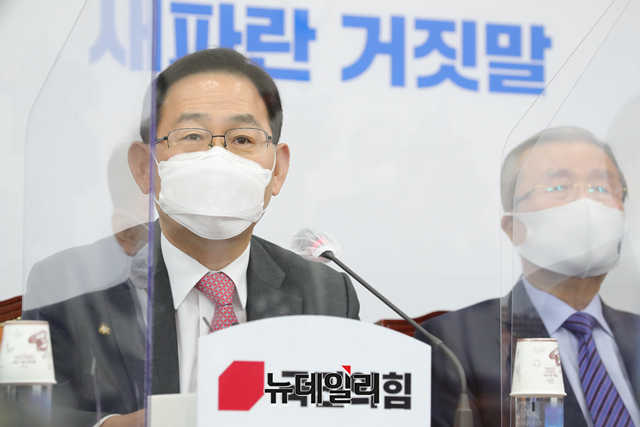 ▲ 주호영 국민의힘 원내대표(왼쪽)와 김종인 비대위원장 ⓒ이종현 기자
